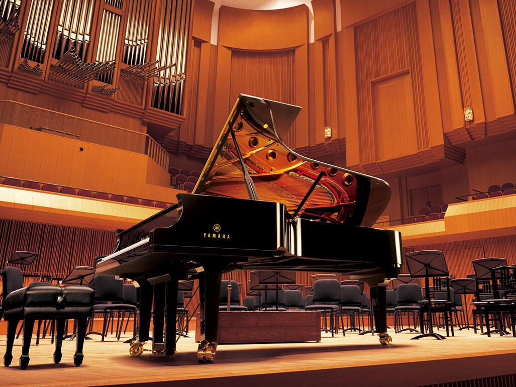 Piano de cola de concierto Yamaha CFX, a partir del cual se reproducen el sonido claro y equilibrado, y la resonancia natural de la Voz CFX en los pianos ARIUS.