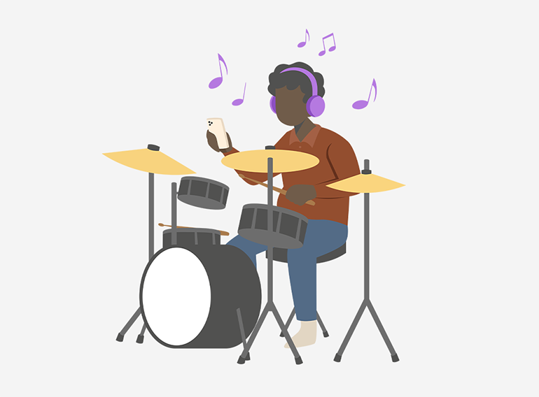 Un hombre que disfruta practicando batería mediante la función de separación de pistas de la app de práctica musical Extrack