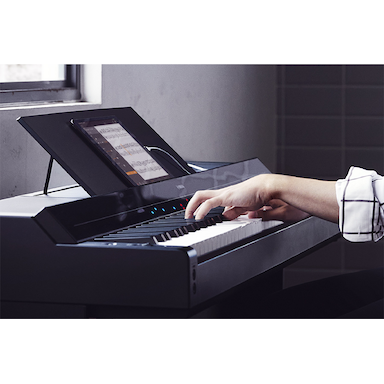 A Yamaha P-S500 and a smart device displaying a music score using the Smart Pianist app