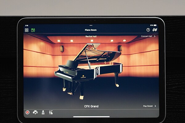 La aplicación Smart Pianist mostrada en la pantalla de una tableta